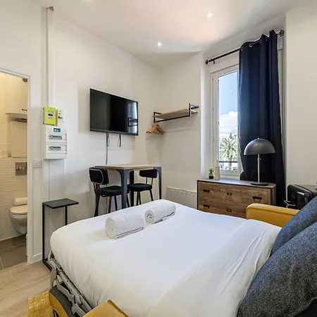 Sublime Renovated - Center Apartment